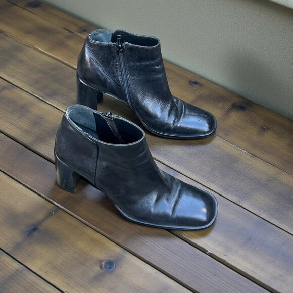 Via Spiga Shoes - Via Spiga Boots Black Leather Ankle Booties Block Heels Size 6.5 M